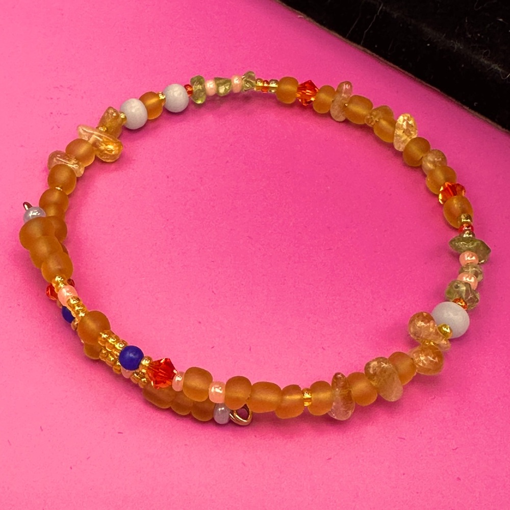 Natural and glass beaded bracelet